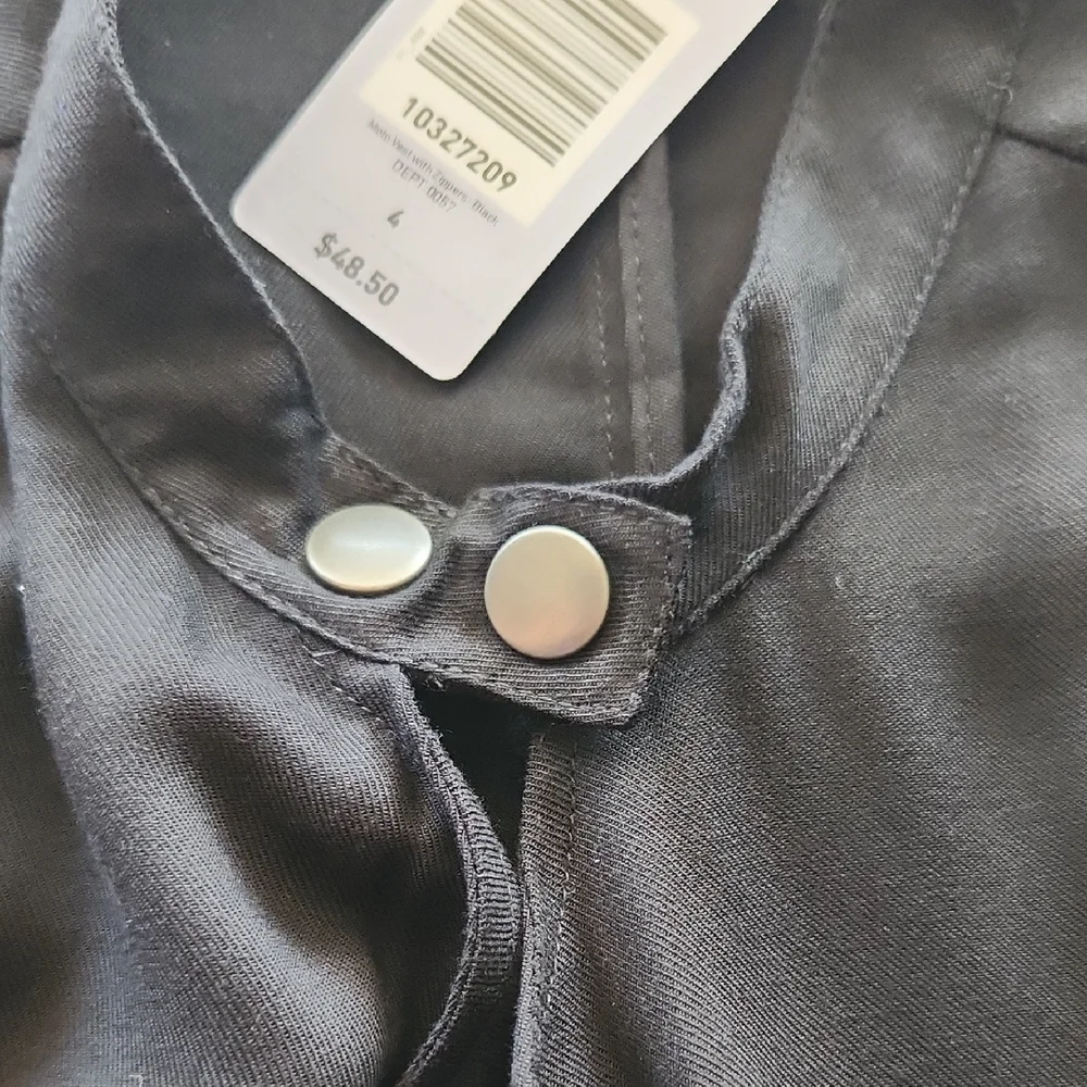 NWT Torrid Black Sleeveless Top with Zipper Accents - Picture 5 of 8